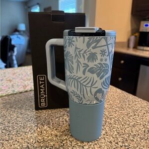BruMate MUV 35oz in Corcovado Mist